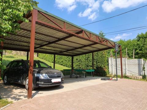 Vas szerkezetű, tripla kocsibeálló, cserepes lemez fedessel 03