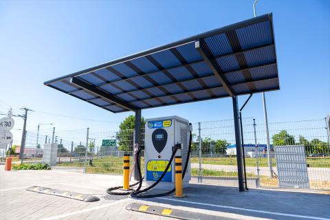 Ximax wing aluminium kocsibeallo eloregyartott kesz polikarbonat teto elektromos auto toltoallomas fedes deluxe building 01