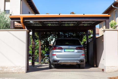 Napelemes Kocsibello Fa Szerkezetes Autobeallo Elektromos Auto Tolto Szimpa Beallo Egyedi Deluxe Building