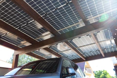 Napelemes Kocsibello Fa Szerkezetes Autobeallo Elektromos Auto Tolto Szimpa Beallo Egyedi Deluxe Building