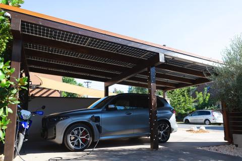 Napelemes Kocsibello Fa Szerkezetes Autobeallo Elektromos Auto Tolto Szimpa Beallo Egyedi Deluxe Building