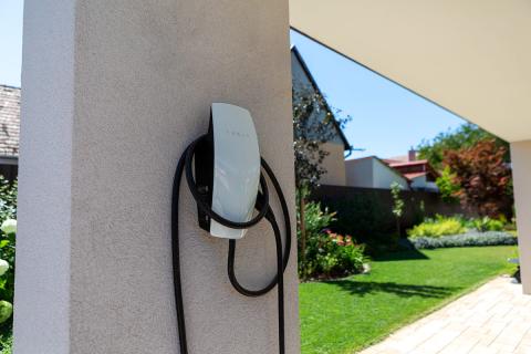 Deluxe dupla kocsibeálló fa szerkezettel és trapézlemez tetővel