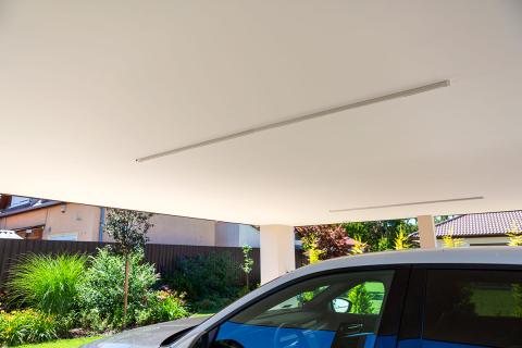 Deluxe dupla kocsibeálló fa szerkezettel és trapézlemez tetővel