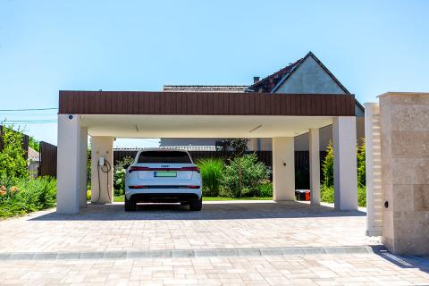 Deluxe dupla kocsibeálló fa szerkezettel és trapézlemez tetővel