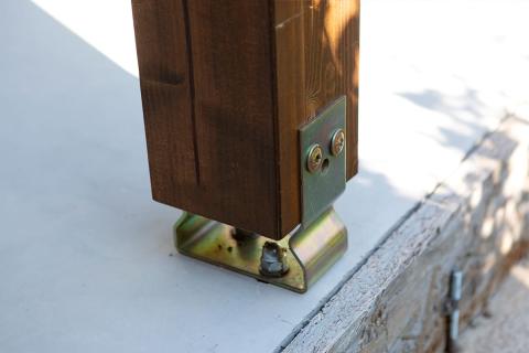 Egyedi igények alapján készült terméskővel borított dupla kocsibeálló