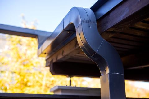 Deluxe egyedi kocsibeálló üregkamrás polikarbonát tetővel